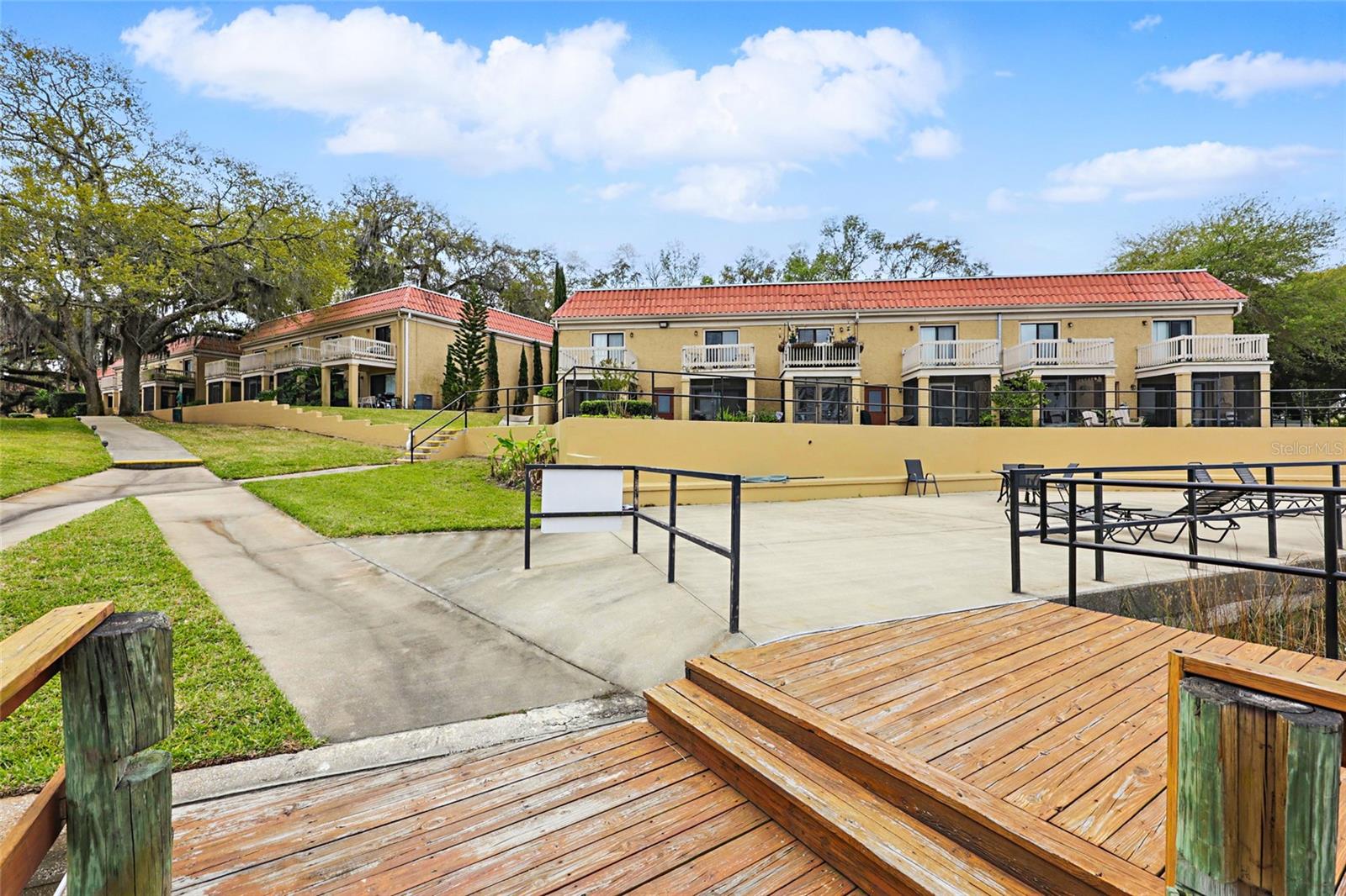 CARLTON AT OAK LANDING CONDO - Residential