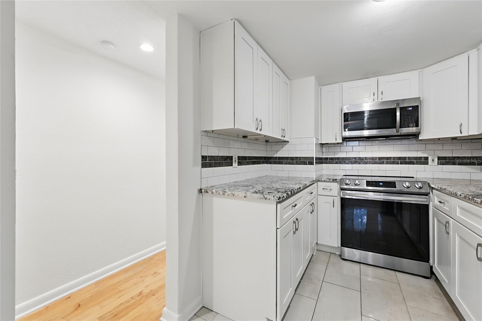 CARLTON AT OAK LANDING CONDO - Residential
