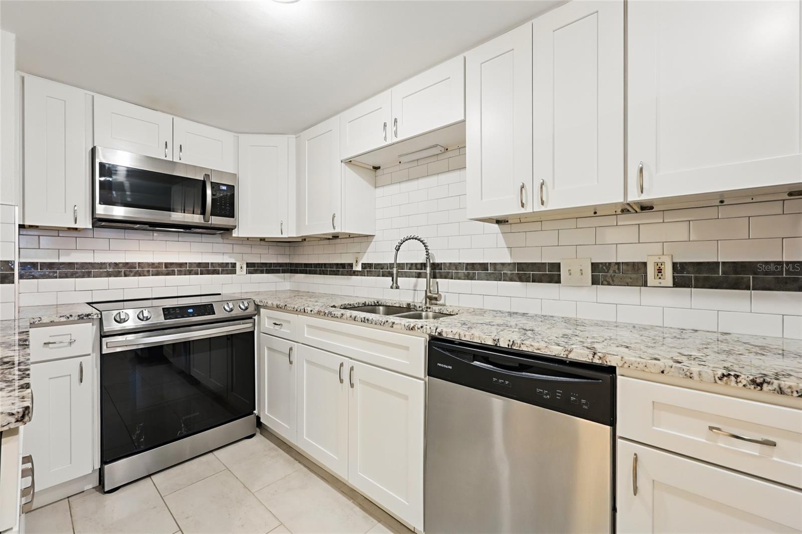 CARLTON AT OAK LANDING CONDO - Residential