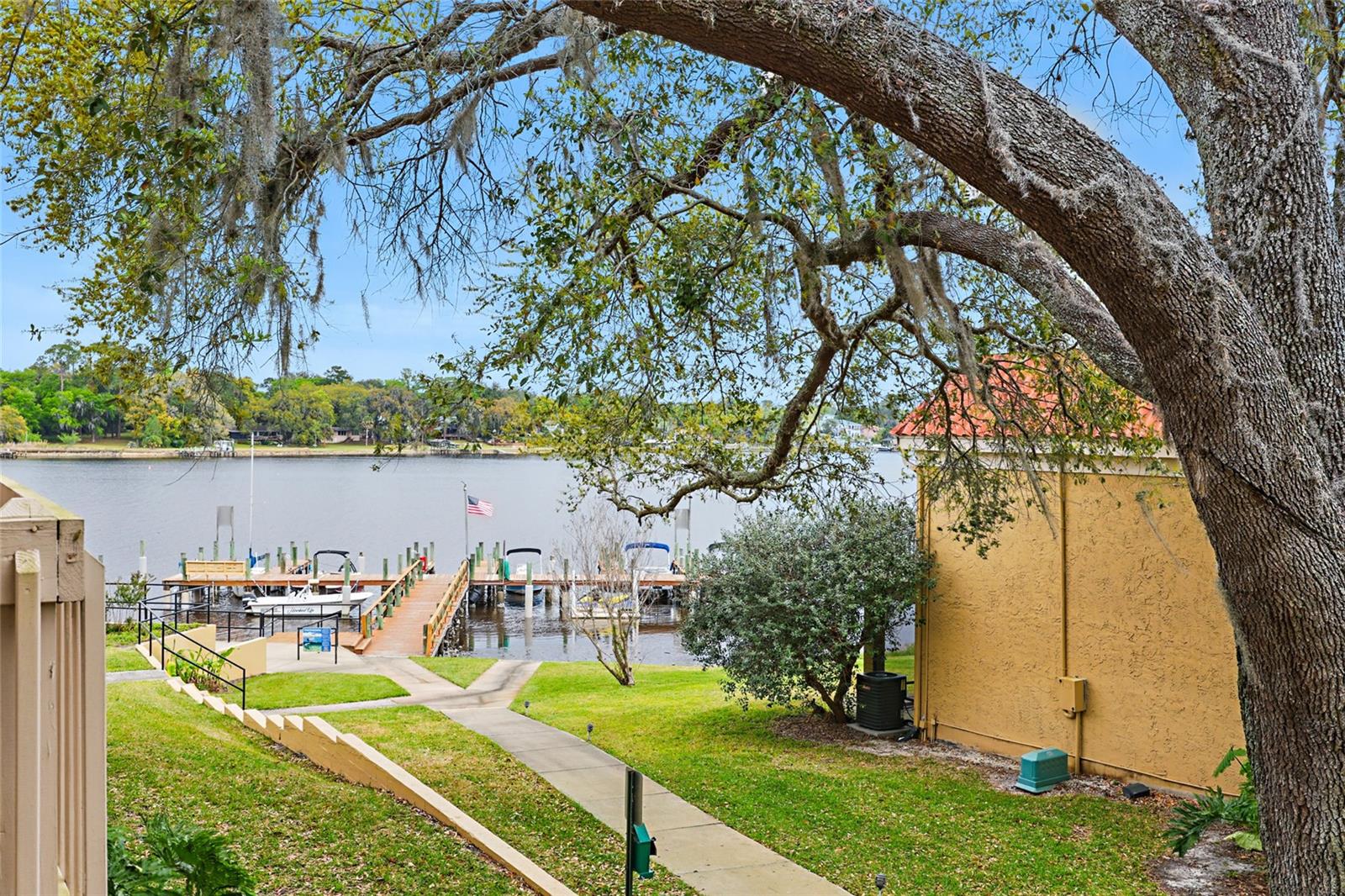 CARLTON AT OAK LANDING CONDO - Residential