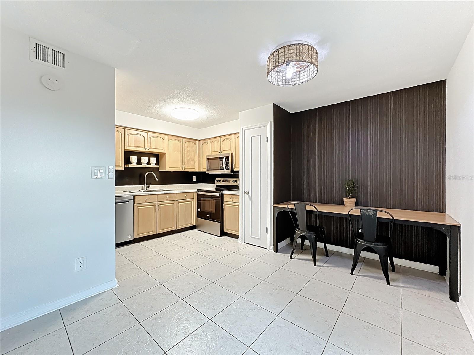 LAKE HOWELL ARMS CONDO - Residential