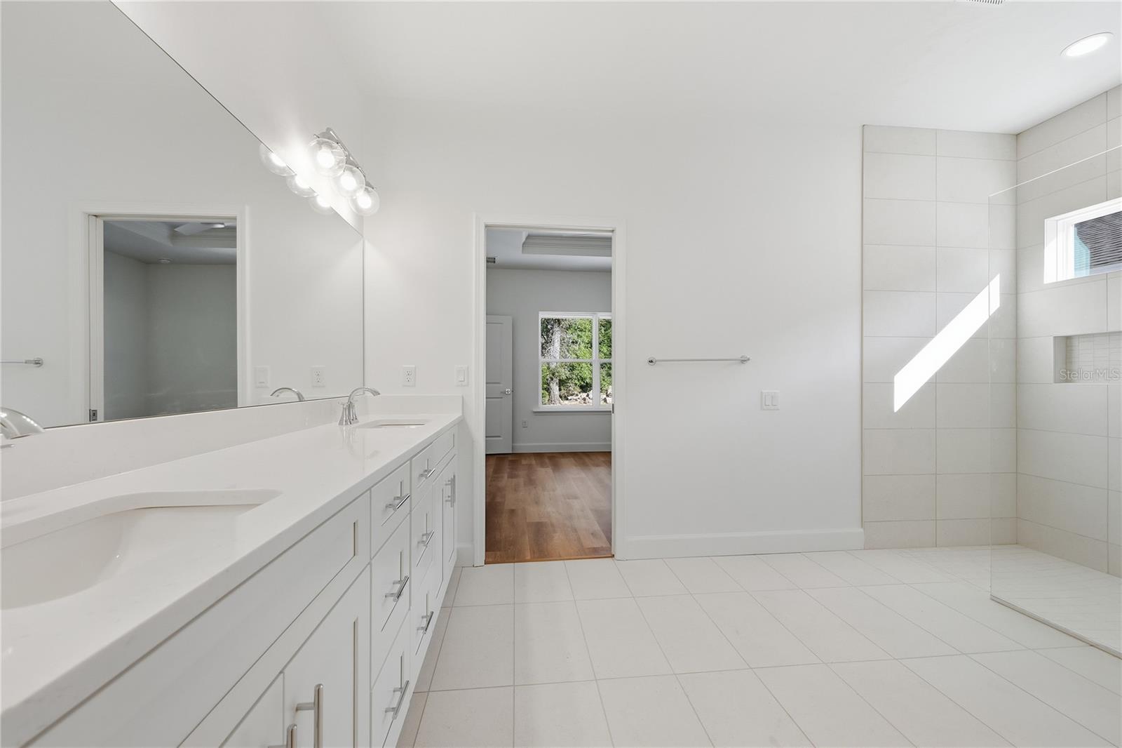 GRAND OAKS AT TOWER - Residential