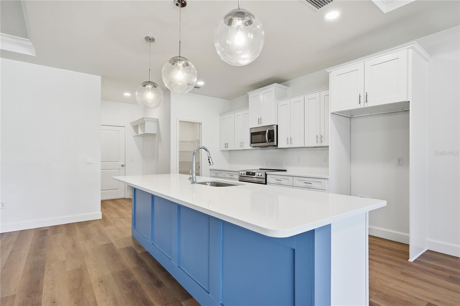 GRAND OAKS AT TOWER - Residential