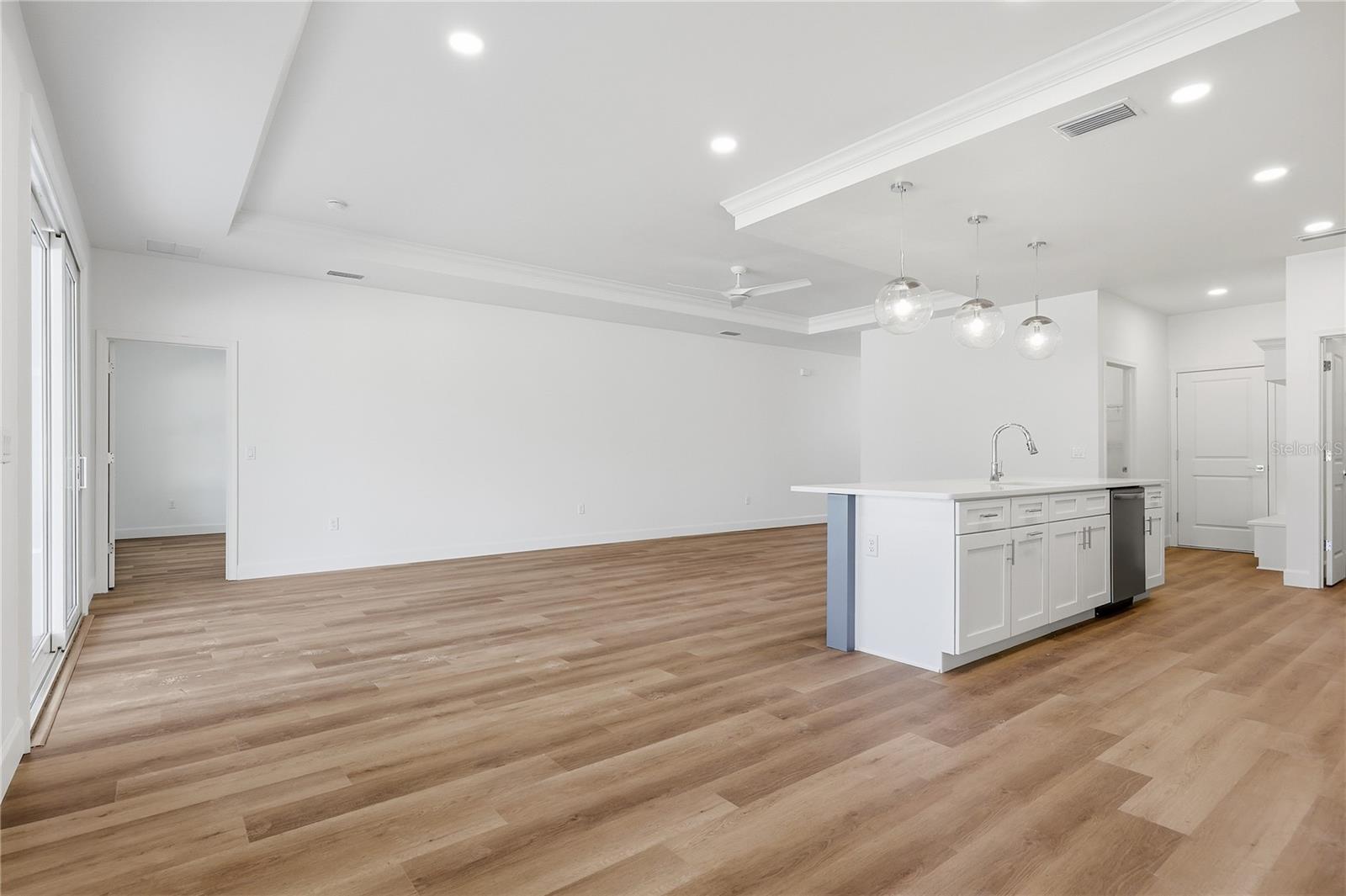 GRAND OAKS AT TOWER - Residential