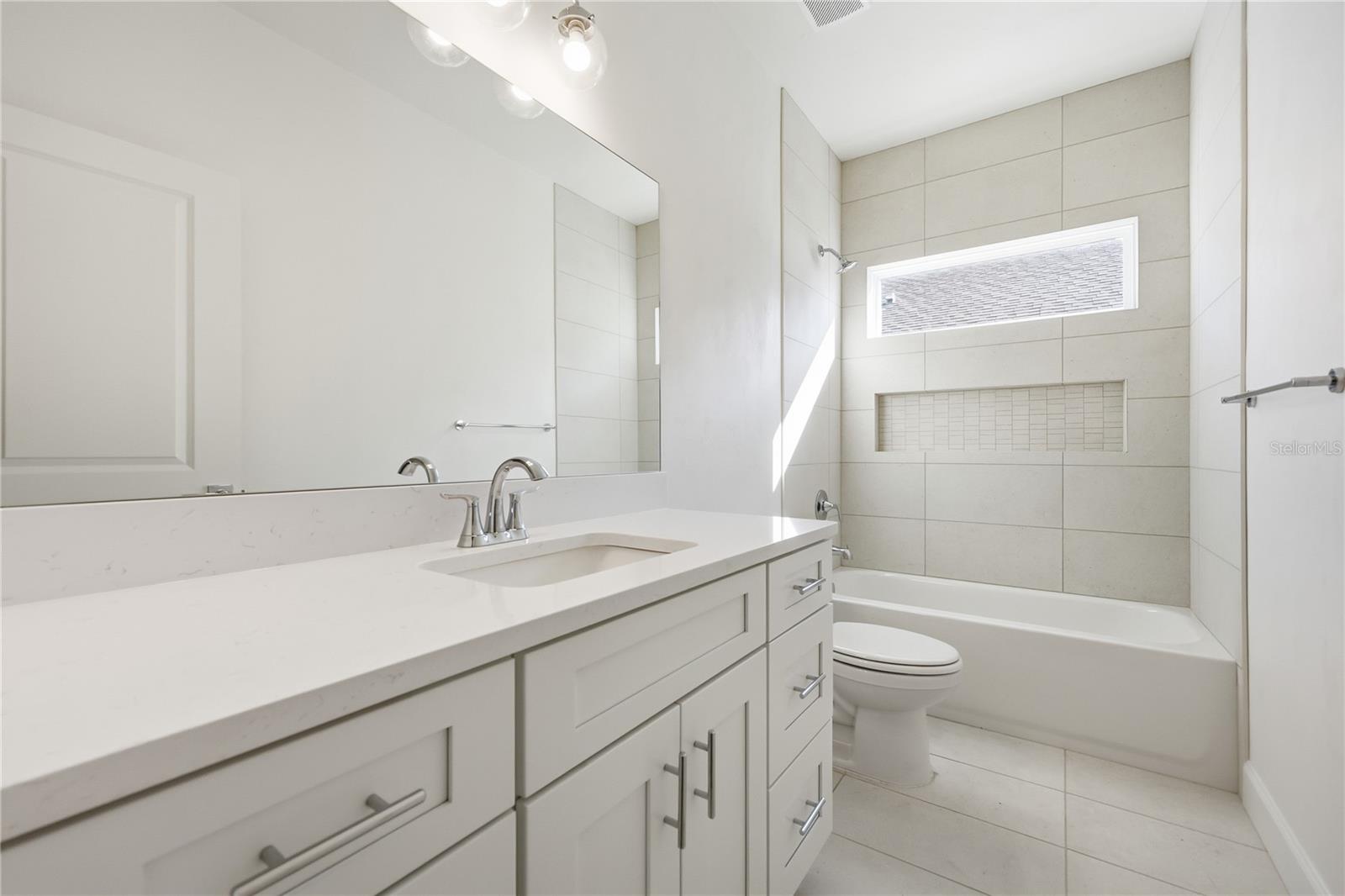 GRAND OAKS AT TOWER - Residential