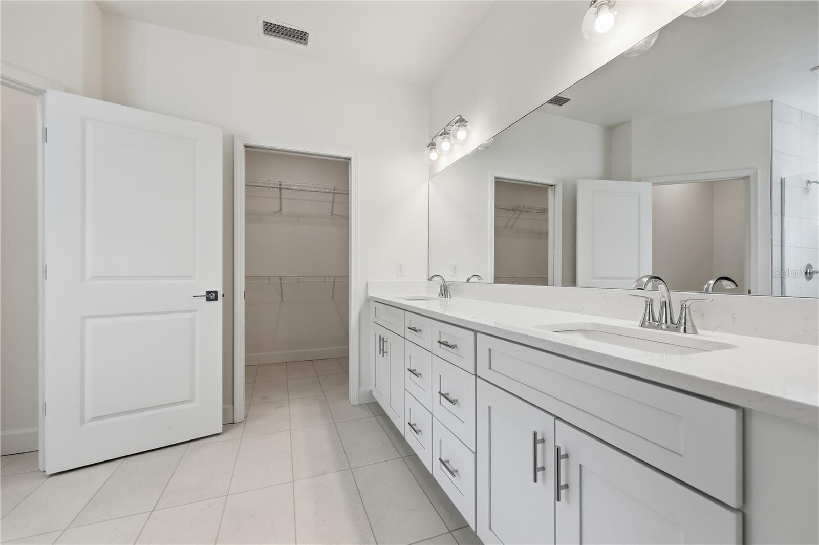 GRAND OAKS AT TOWER - Residential