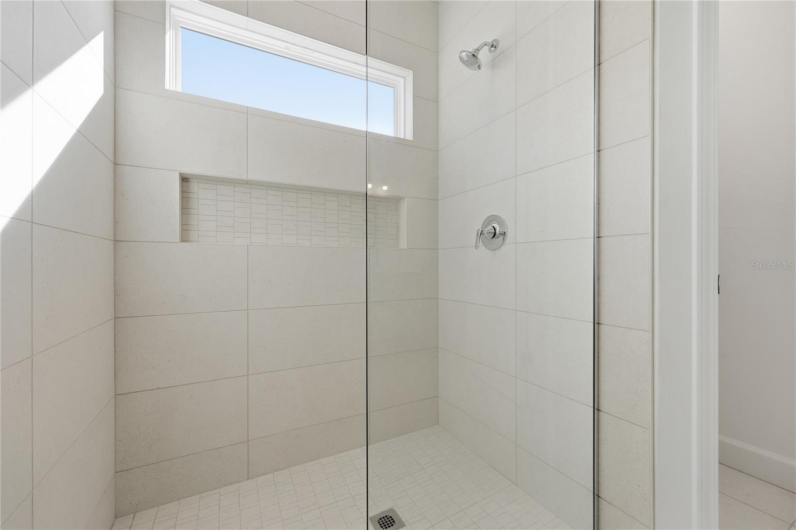 GRAND OAKS AT TOWER - Residential