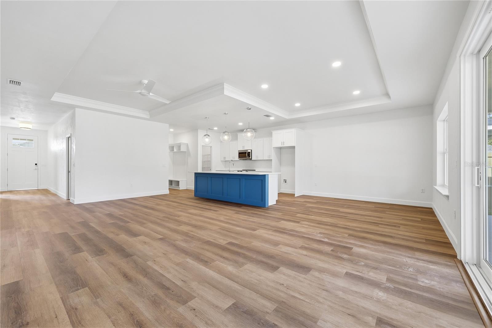 GRAND OAKS AT TOWER - Residential