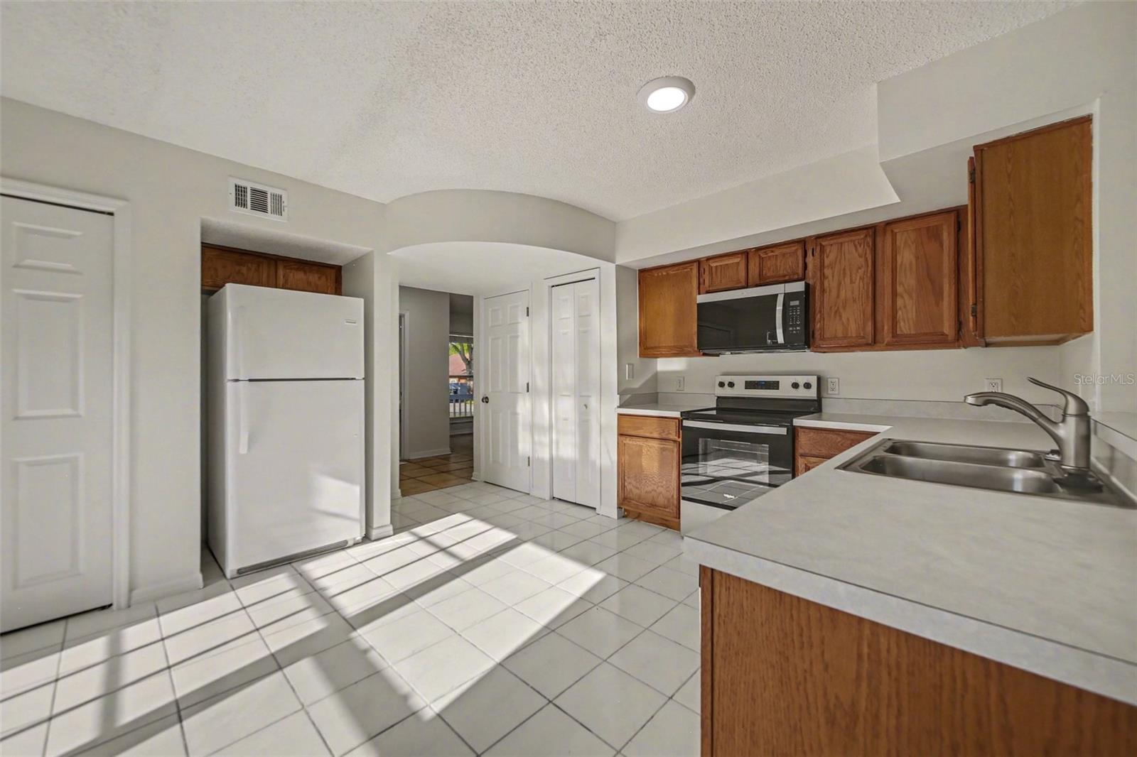 1054 ROYAL OAKS DRIVE