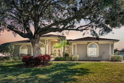 A home in LAKELAND