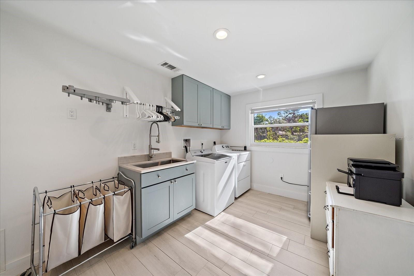 HIDDEN HARBOR - Residential