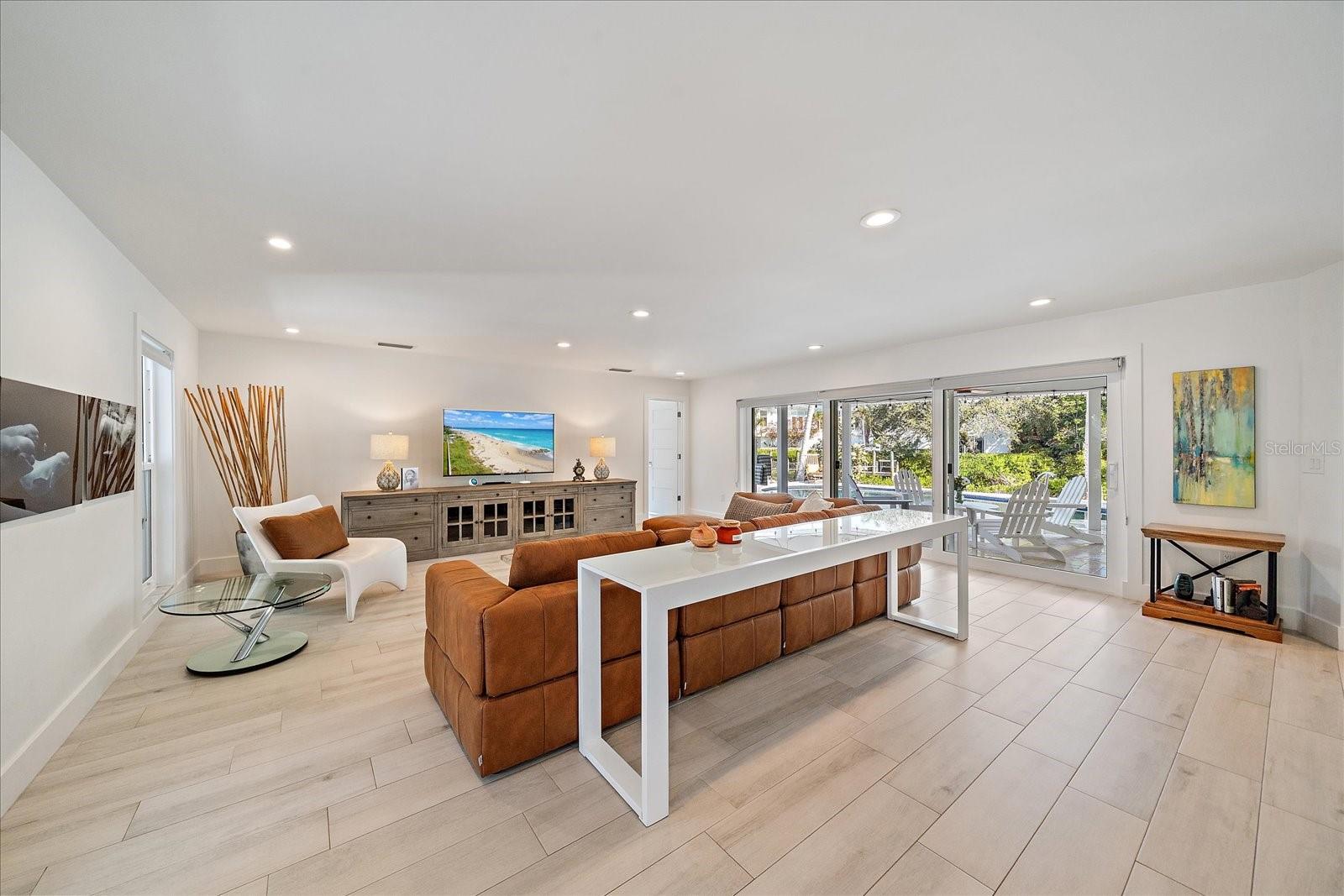 HIDDEN HARBOR - Residential