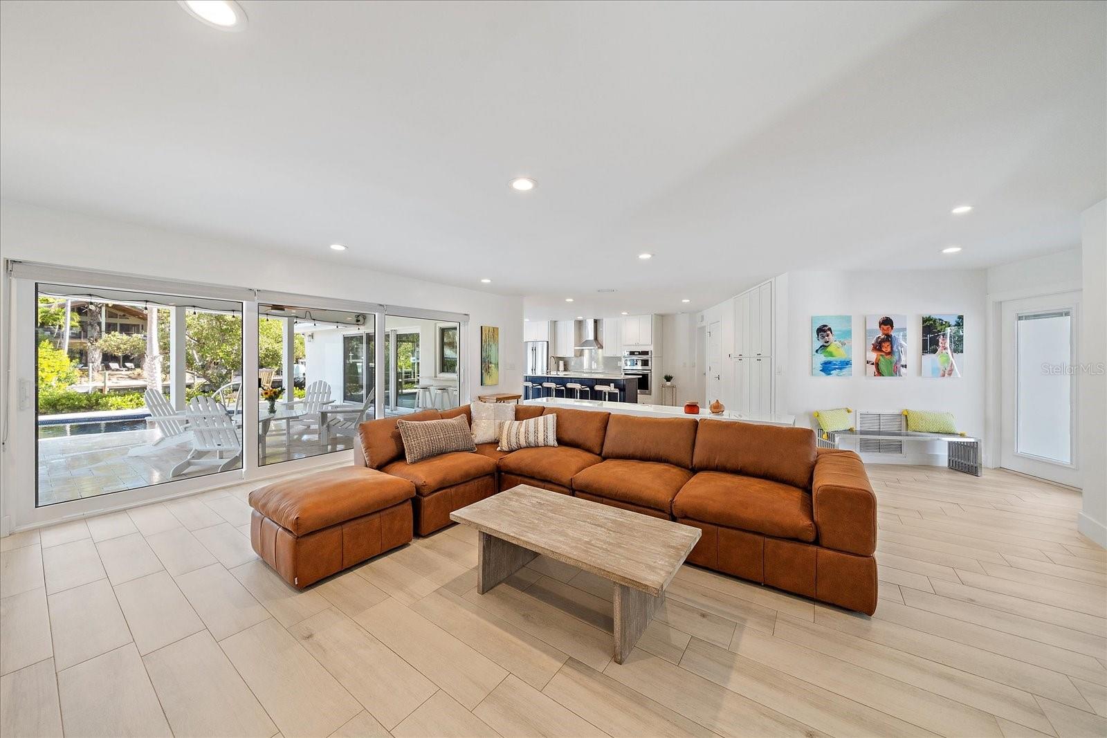 HIDDEN HARBOR - Residential