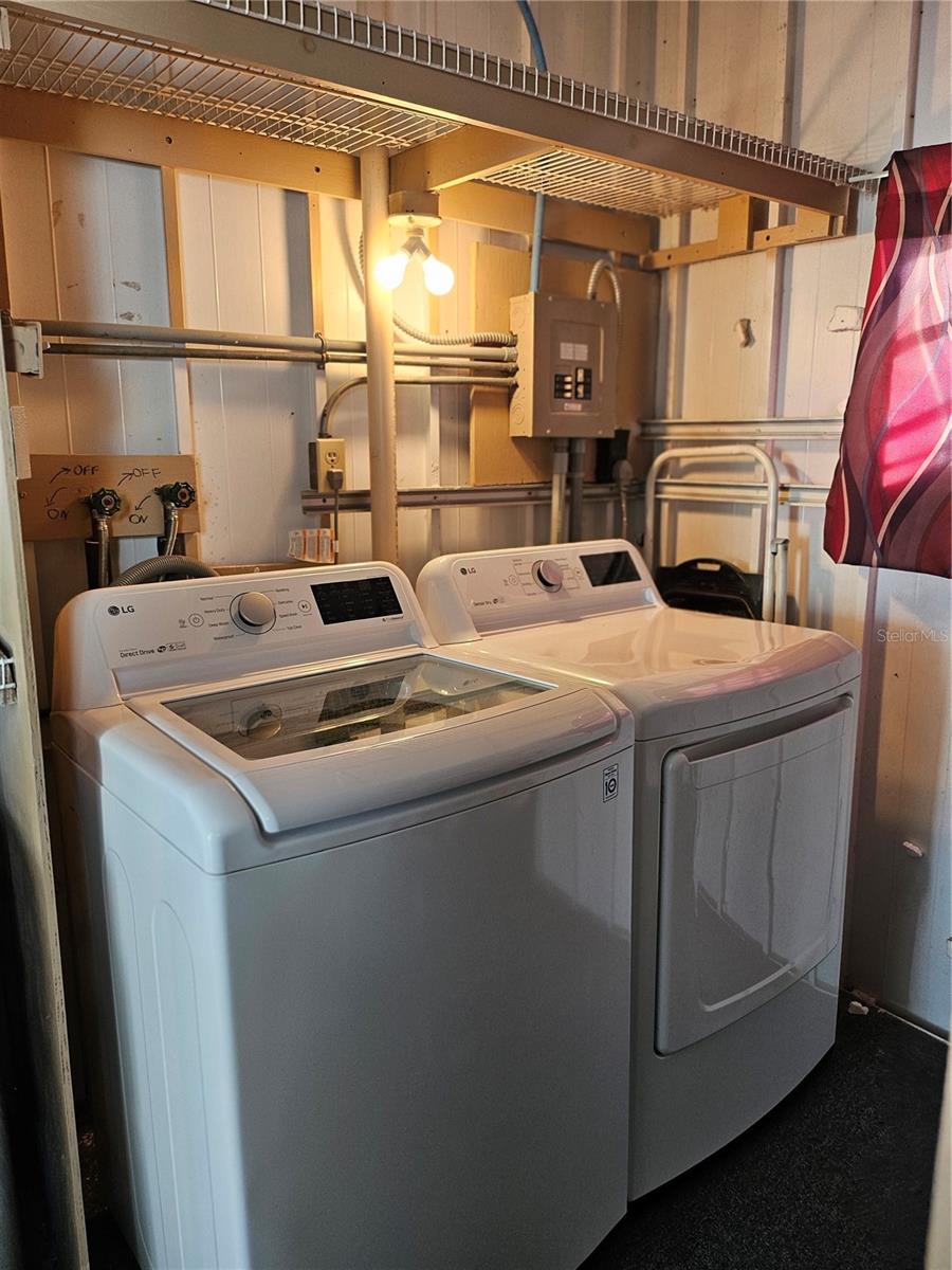 OAKWOOD MANOR - Residential