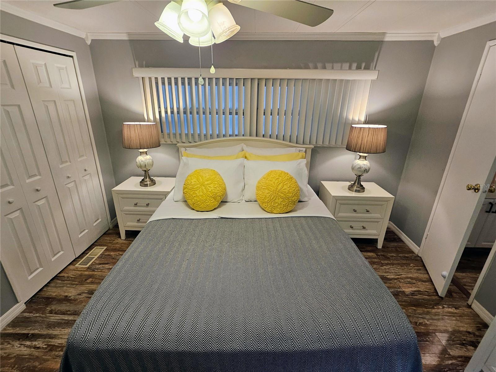 OAKWOOD MANOR - Residential