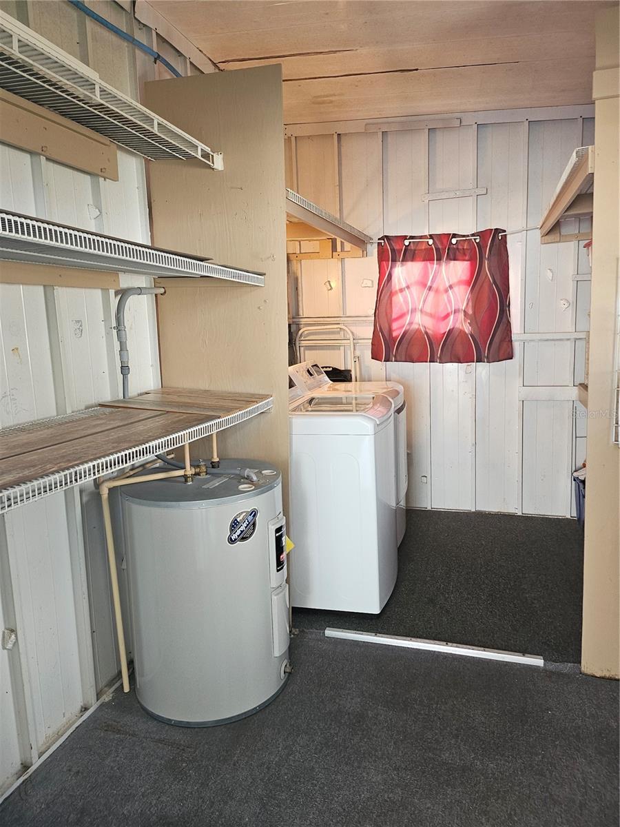 OAKWOOD MANOR - Residential