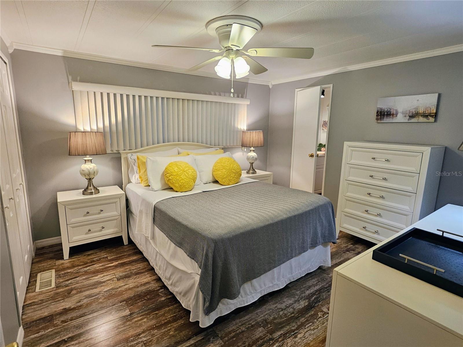 OAKWOOD MANOR - Residential