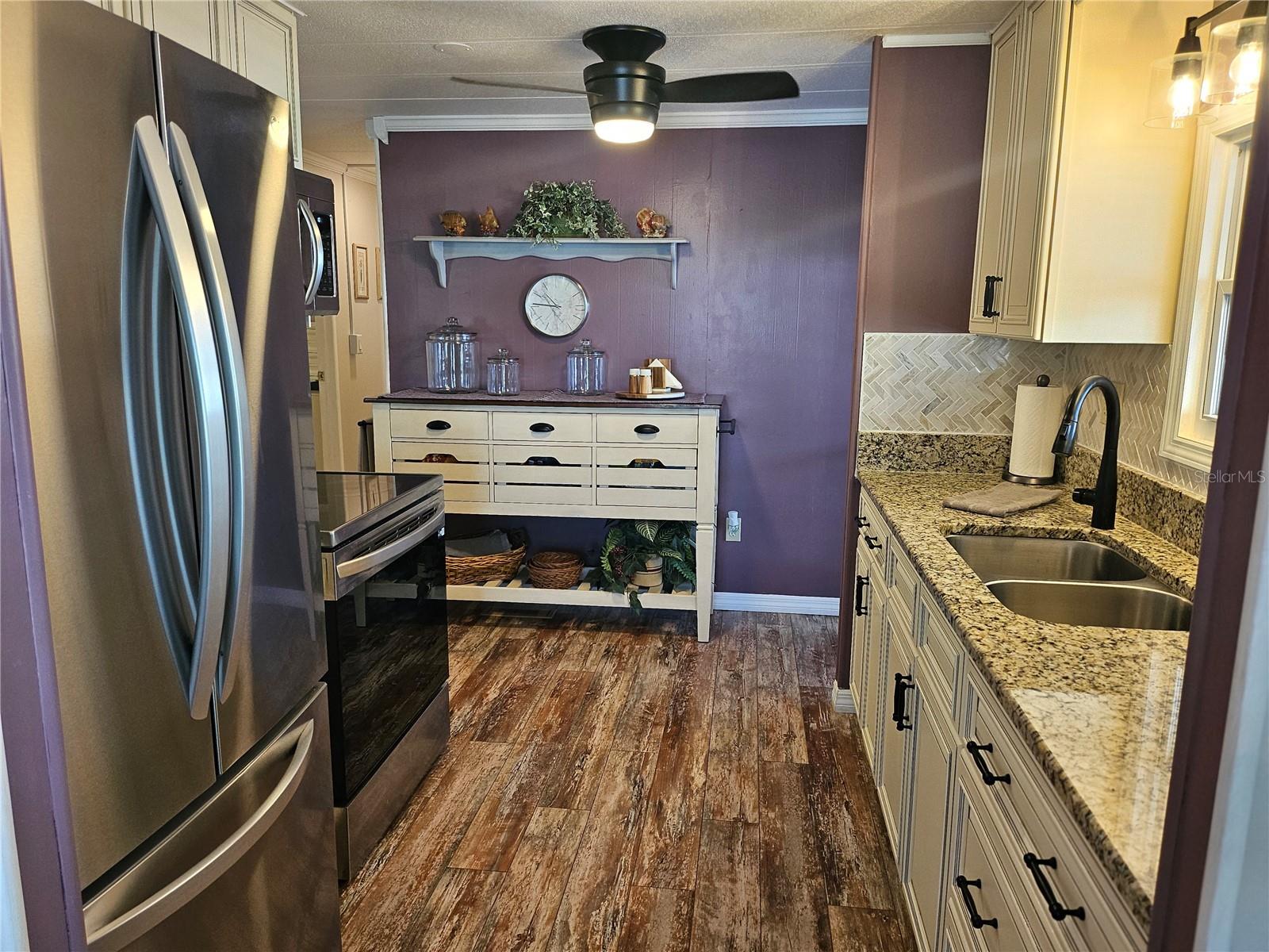 OAKWOOD MANOR - Residential