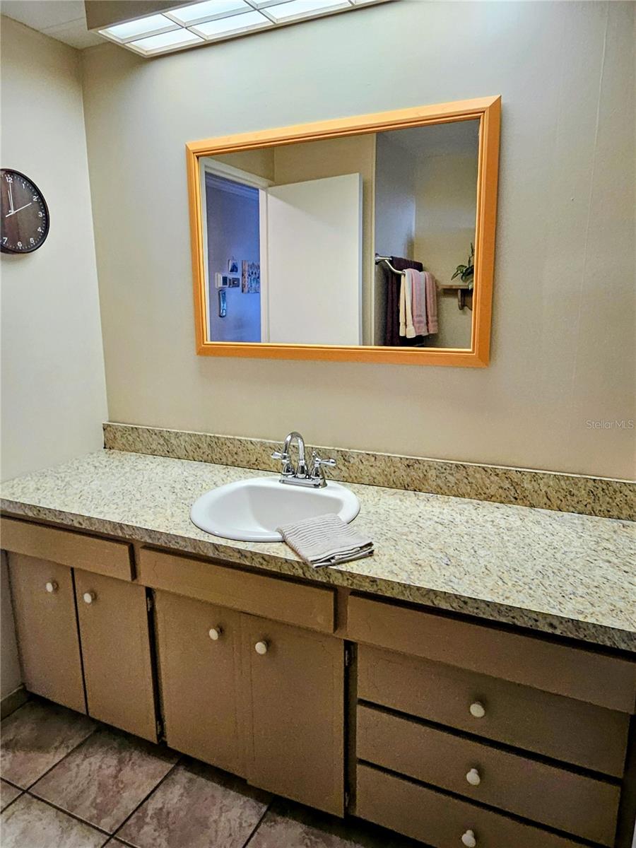 OAKWOOD MANOR - Residential