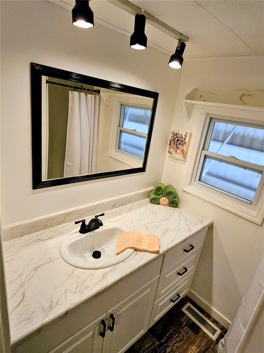 OAKWOOD MANOR - Residential