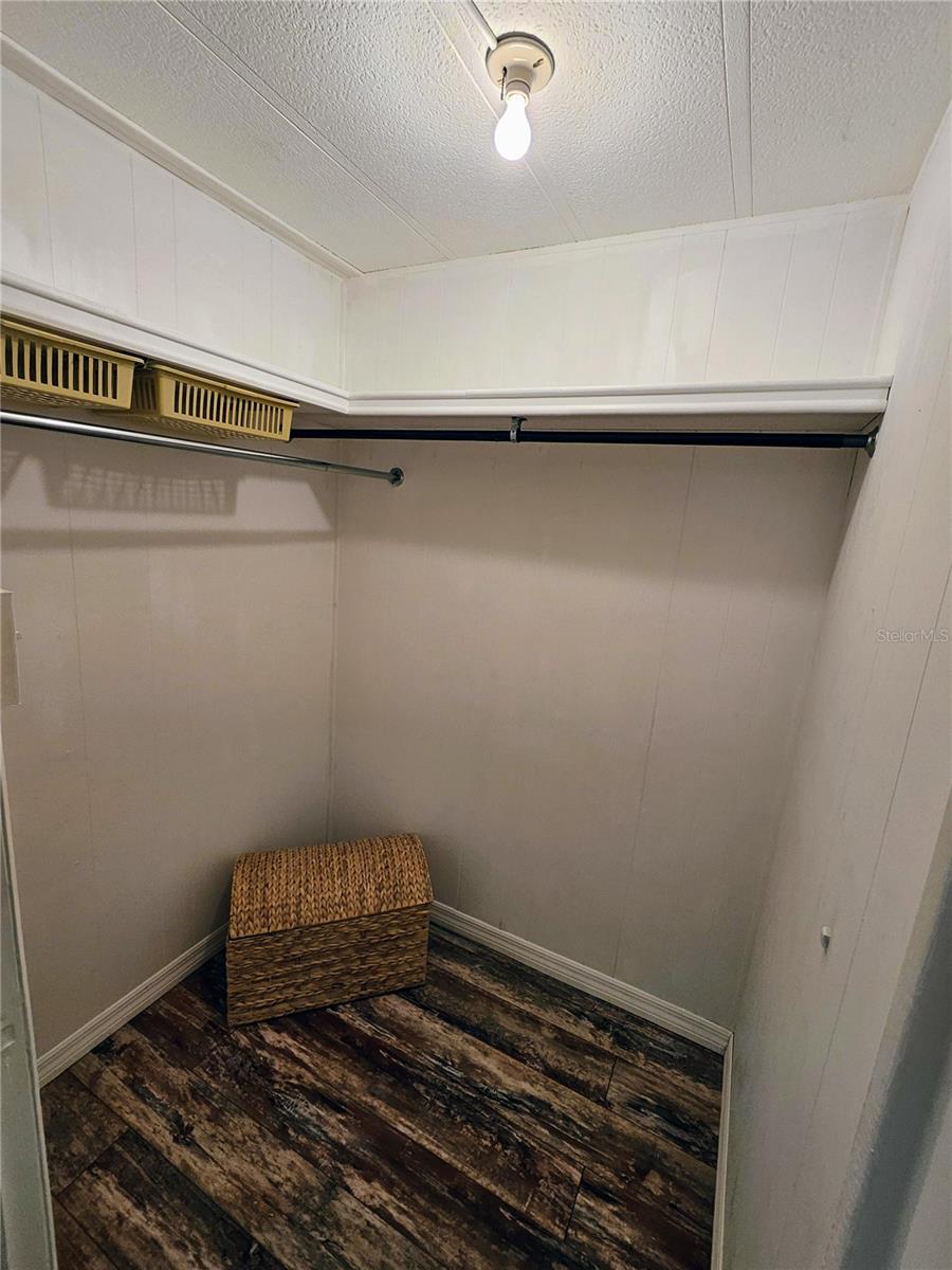 OAKWOOD MANOR - Residential