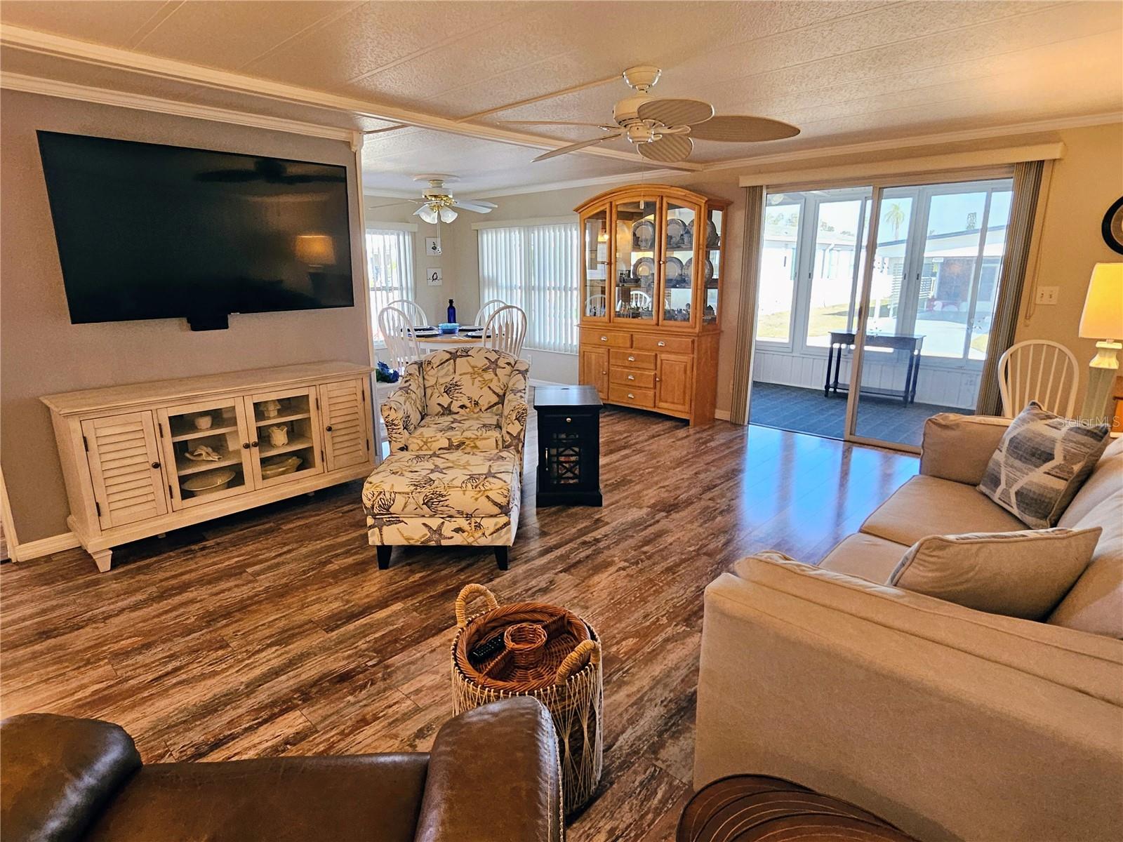 OAKWOOD MANOR - Residential