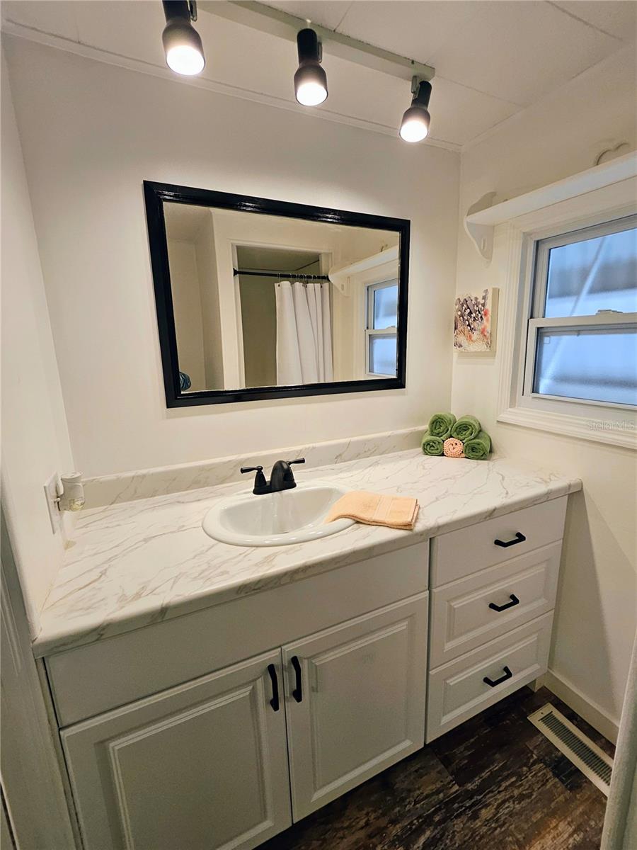 OAKWOOD MANOR - Residential