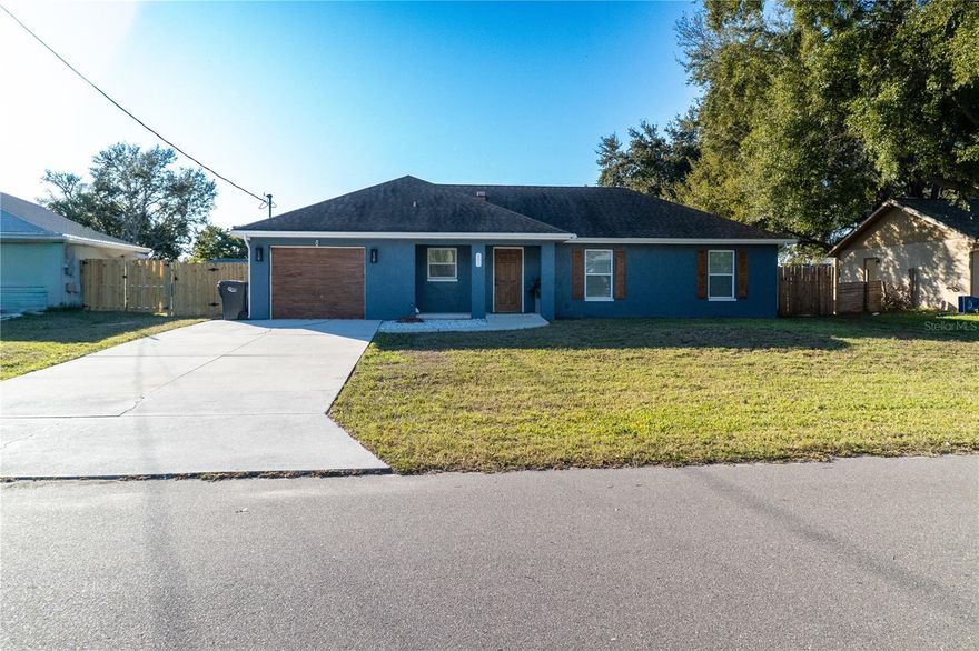Welcome to this fully renovated and ready to live in home, located in the heart of Ellenton a short 15-minute drive from the beautiful Anna Maria Island, and close to restaurants shopping plazas and grocery stores, NO HOA, ready to be added to your portfolio to rent or use as airbnb to generate extra income.
Or simply make this gem your new home.
