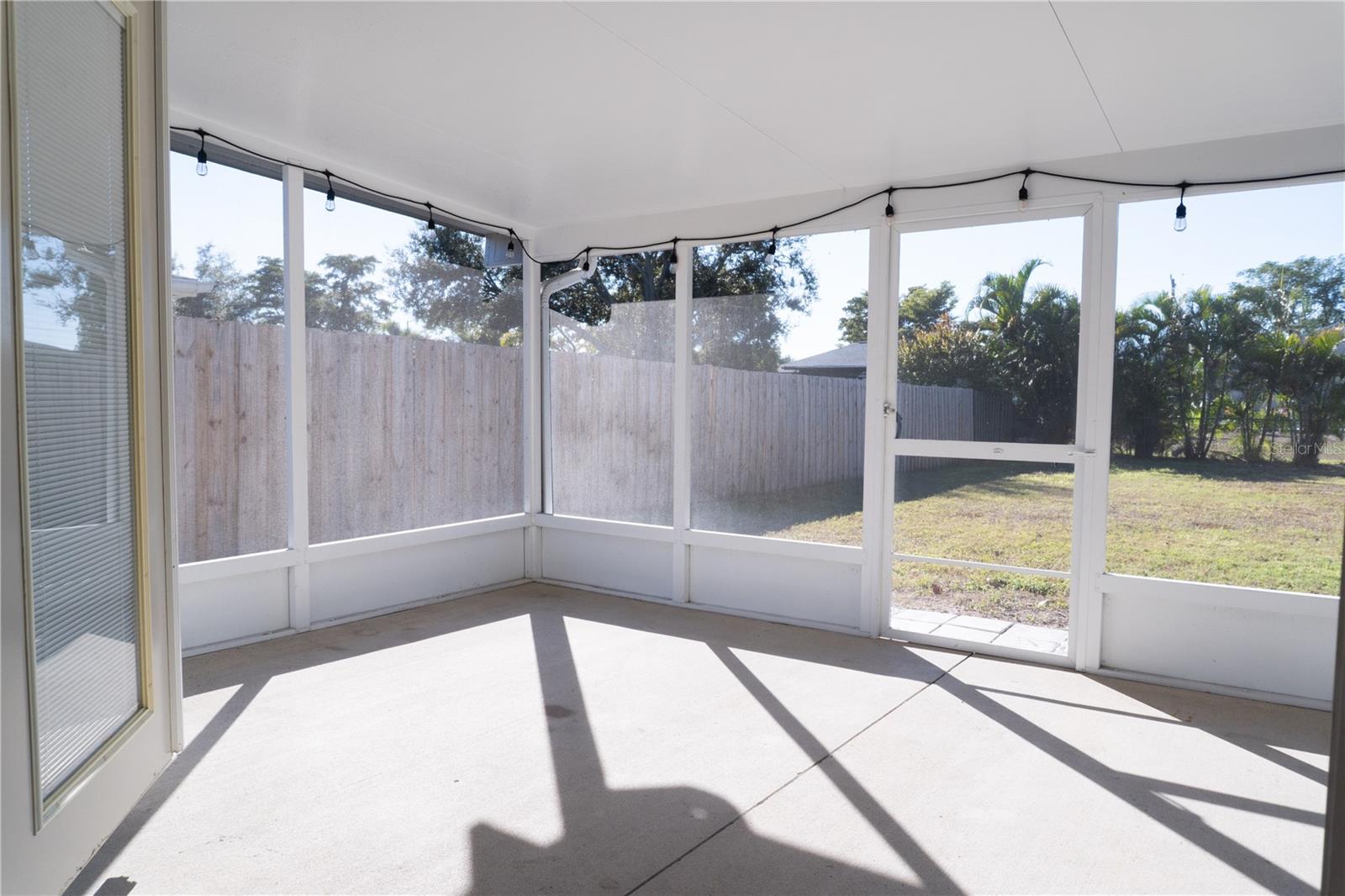 TROPICAL HARBOR SEC 3 - Residential