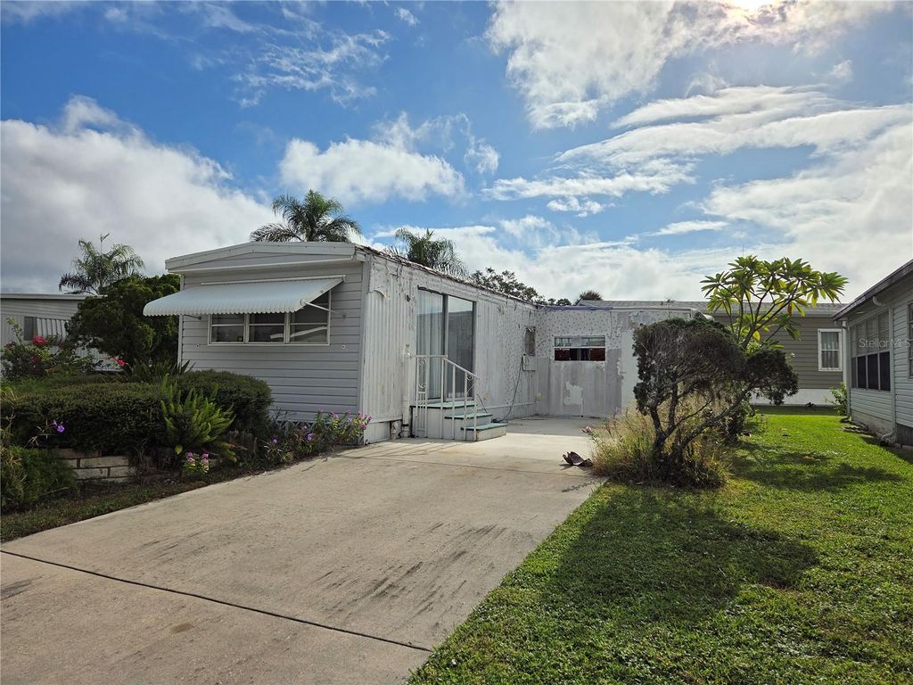 Photo of 3324 Laurel Oak Way, Sarasota, FL 34237 (MLS # A4668038)