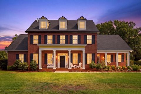 Photo of 2635 Tryon Place, Windermere, FL 34786 (MLS # O6402029)