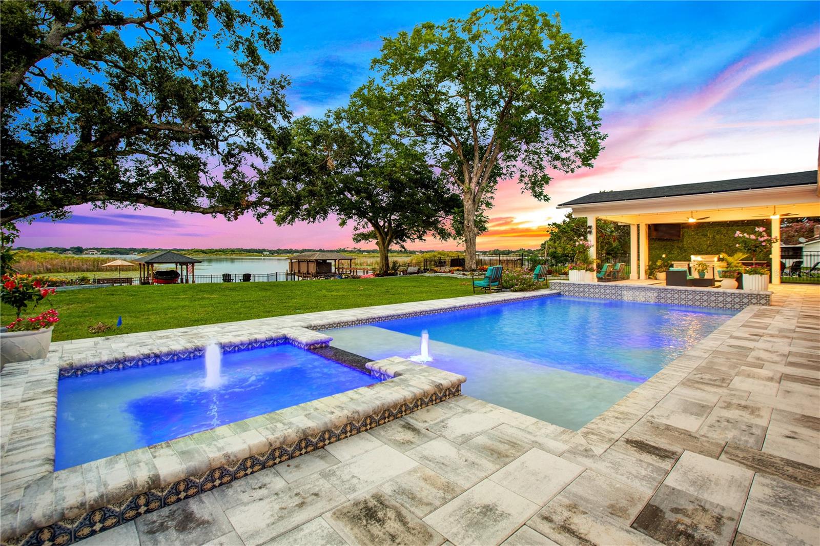 LAKE CONWAY ESTATES - Residential