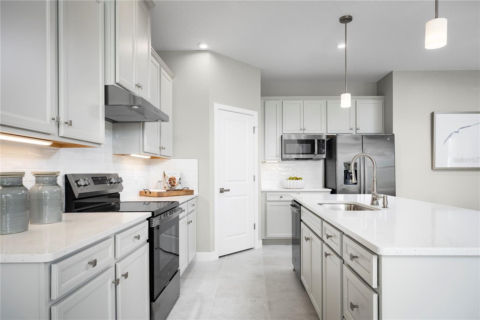 22146 PINE GROVE LOOP