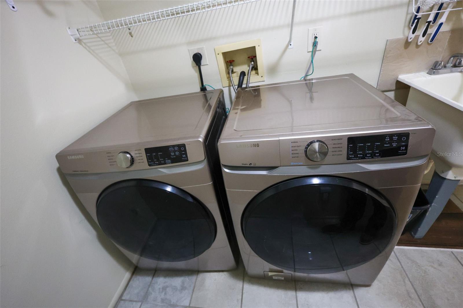 RAVENSWOOD VILLAGE - Residential Lease