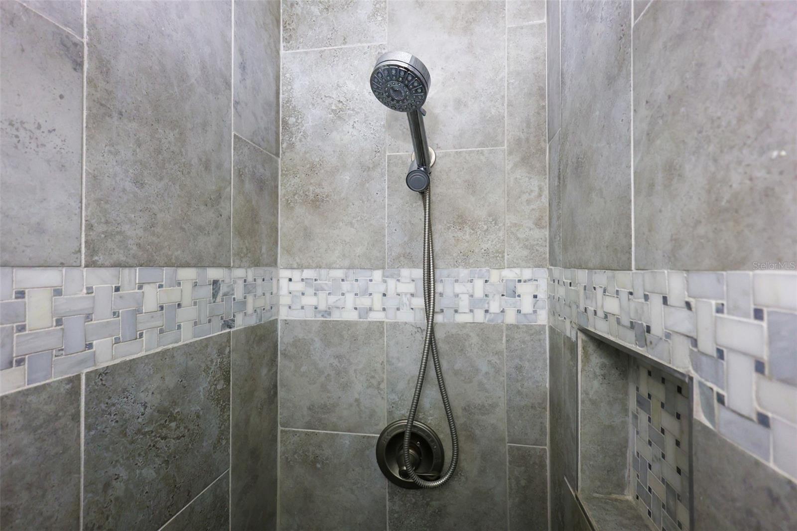 RAVENSWOOD VILLAGE - Residential Lease