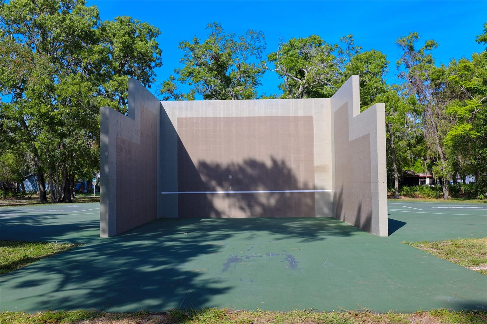 RAVENSWOOD VILLAGE - Residential Lease