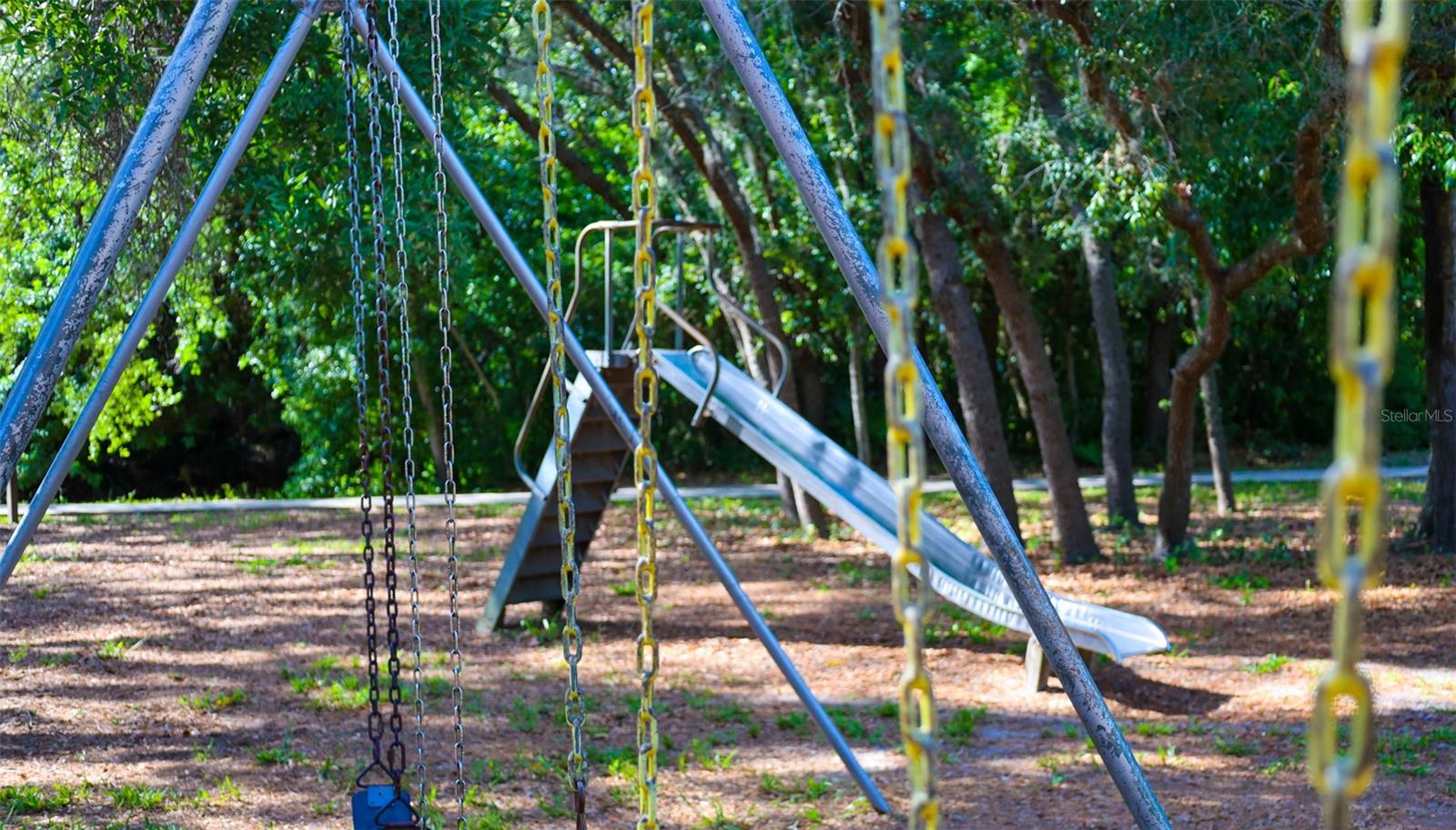 RAVENSWOOD VILLAGE - Residential Lease