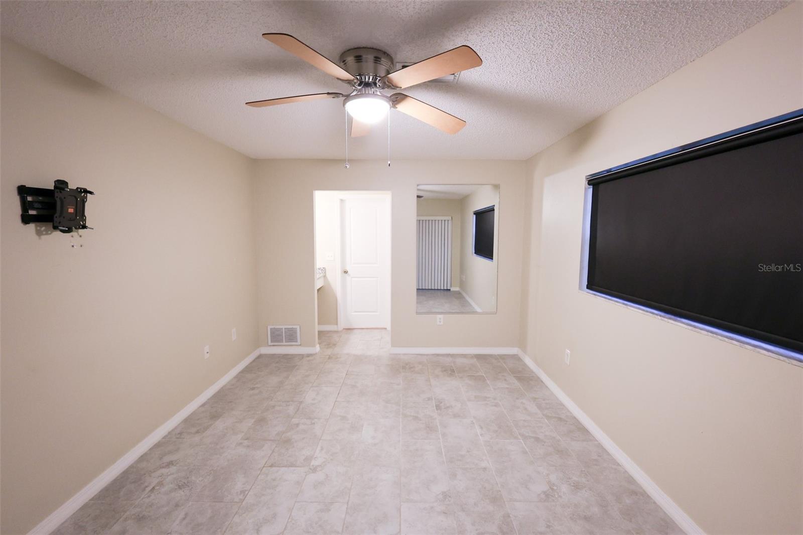 RAVENSWOOD VILLAGE - Residential Lease