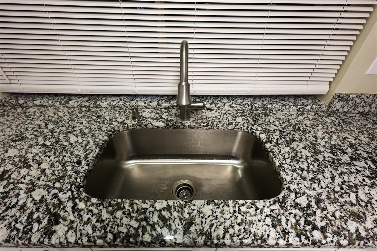 RAVENSWOOD VILLAGE - Residential Lease