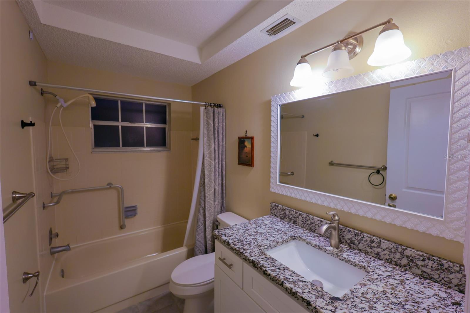 RAVENSWOOD VILLAGE - Residential Lease