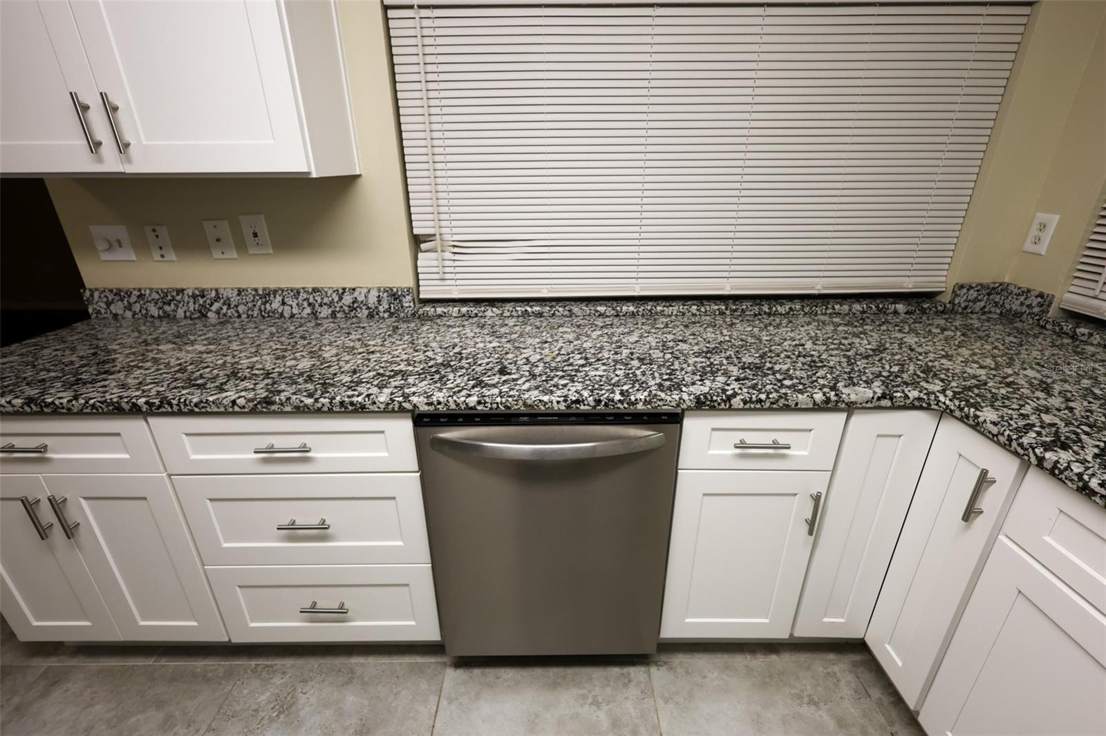 RAVENSWOOD VILLAGE - Residential Lease