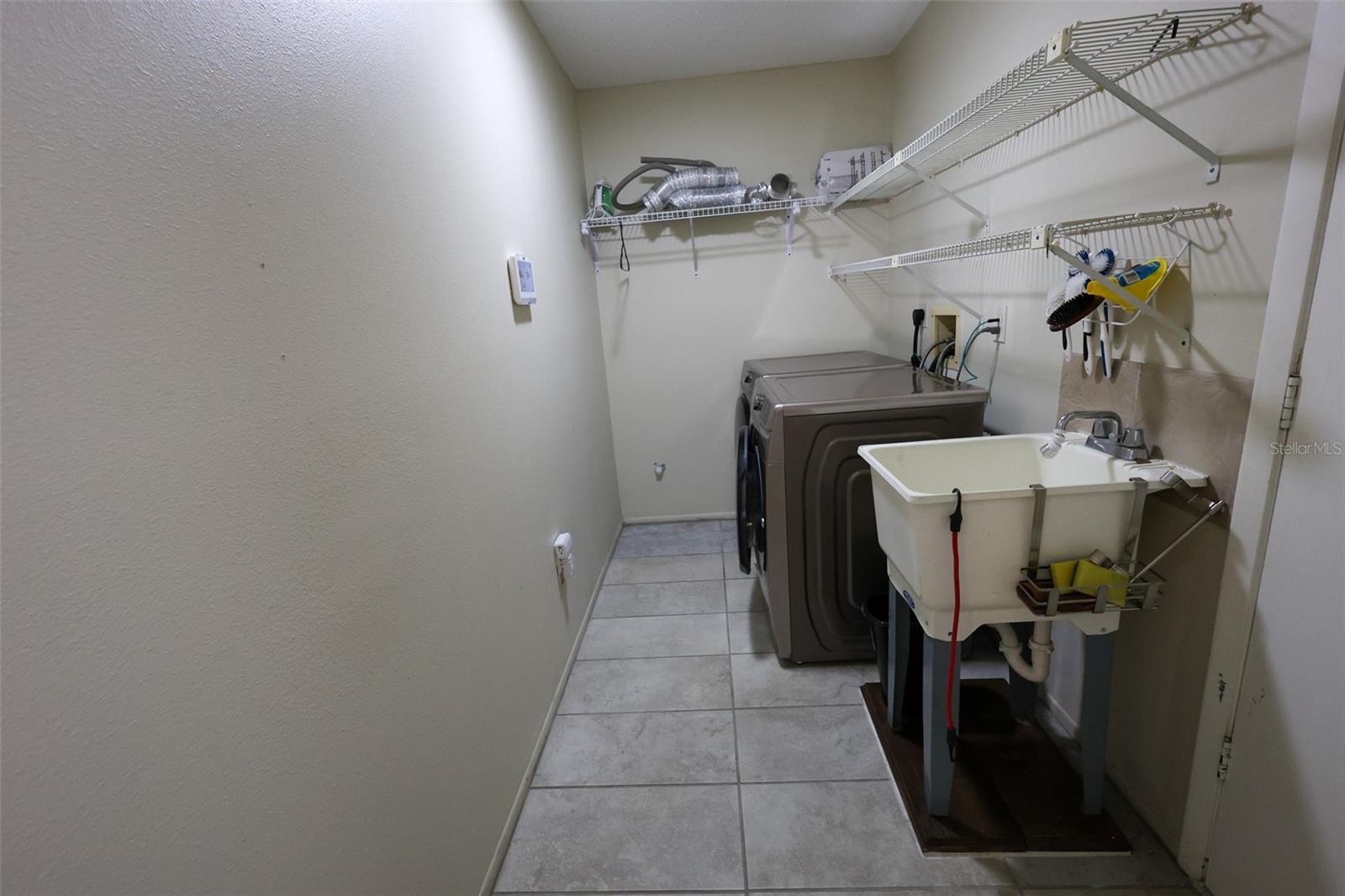 RAVENSWOOD VILLAGE - Residential Lease