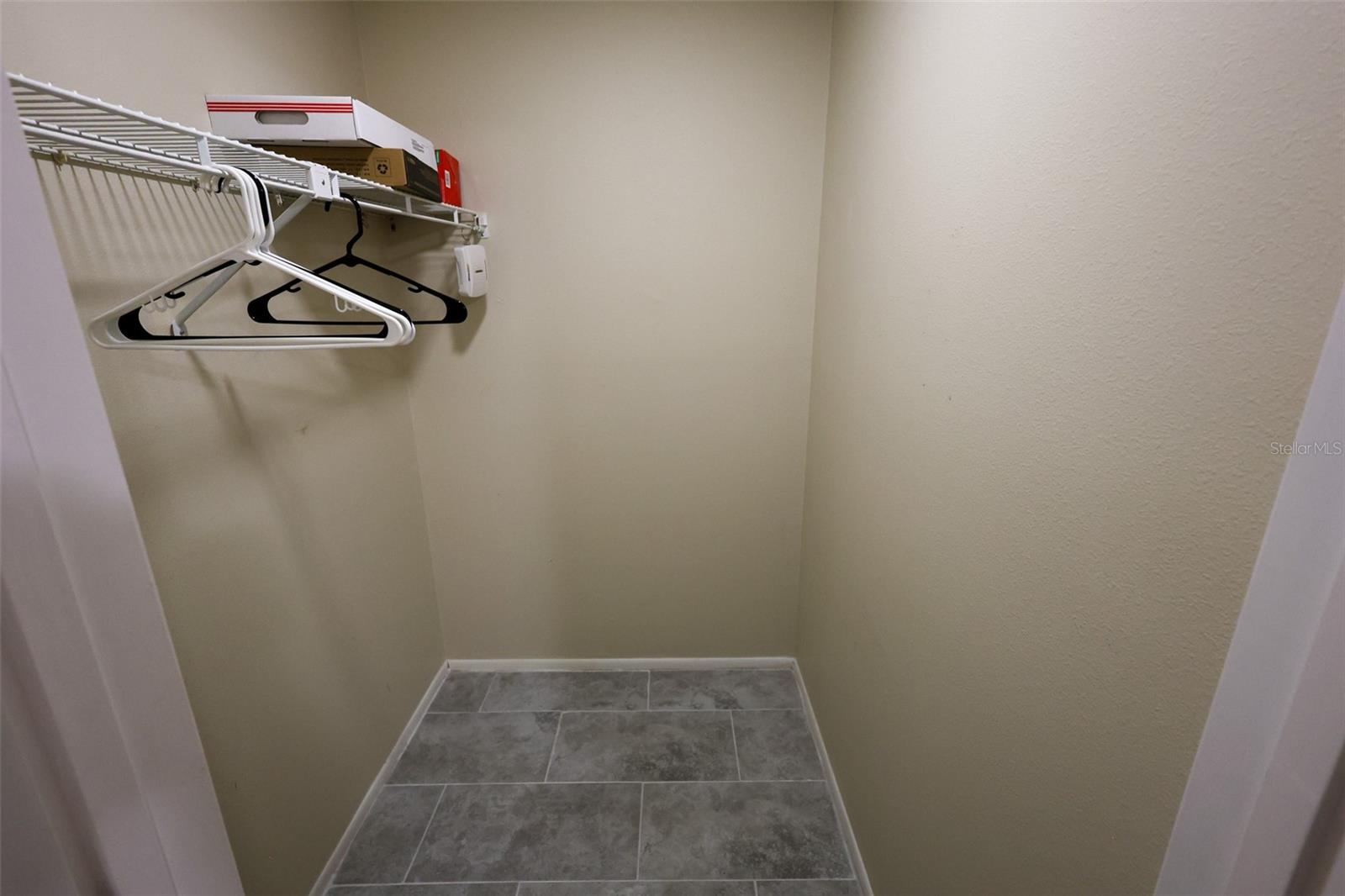 RAVENSWOOD VILLAGE - Residential Lease