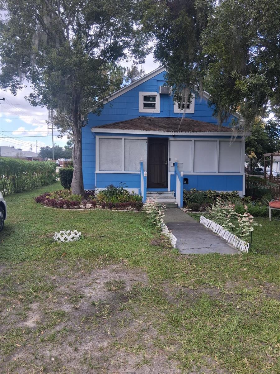 Photo of 822 Kentucky Avenue, Saint Cloud, FL 34769 (MLS # A4711245)