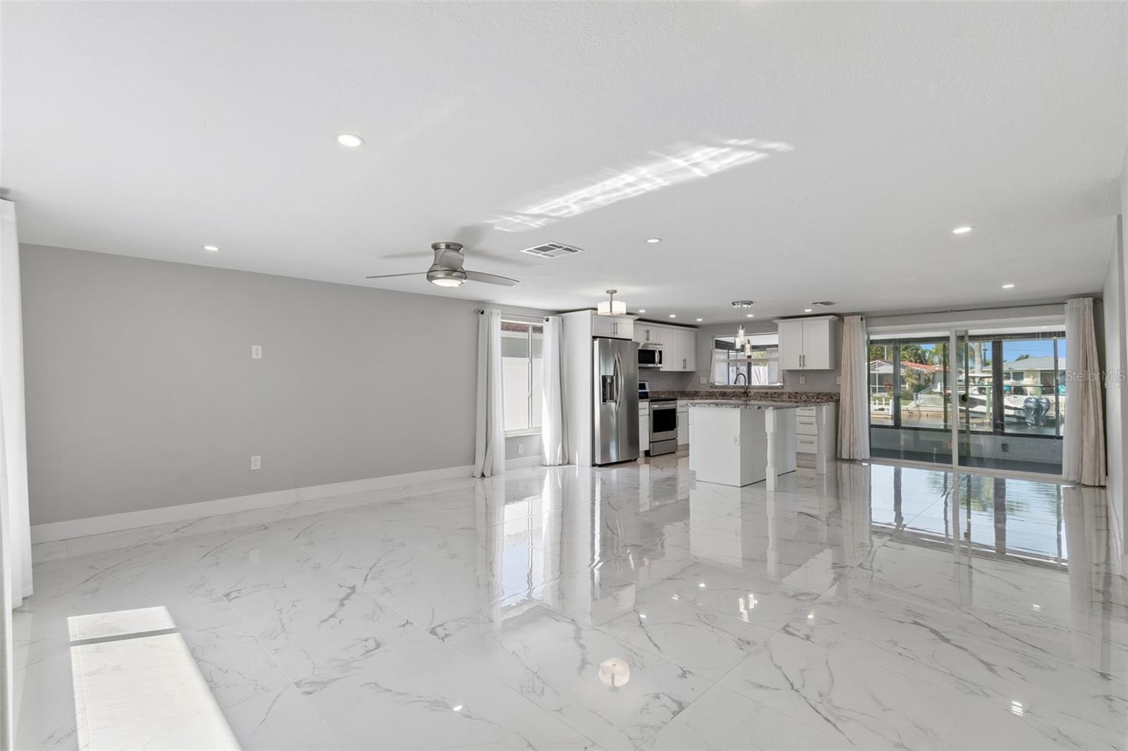 FLOR A MAR - Residential