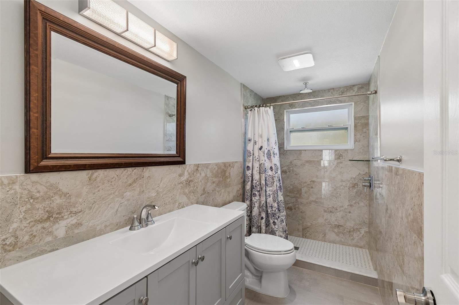 FLOR A MAR - Residential