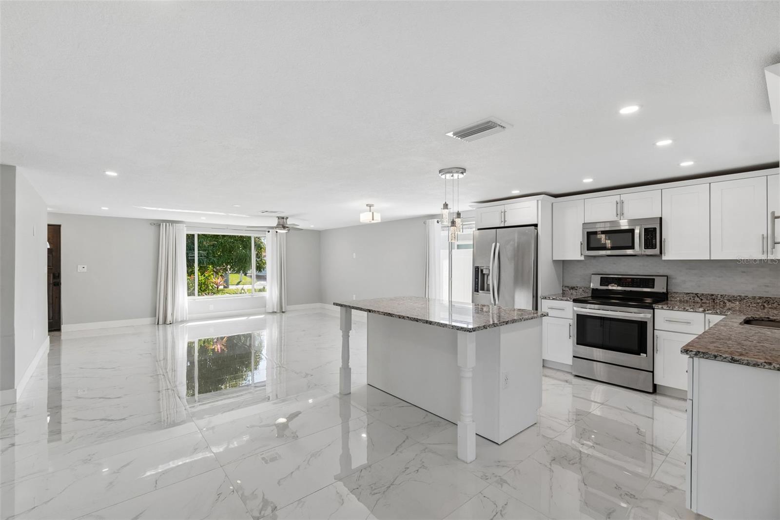 FLOR A MAR - Residential