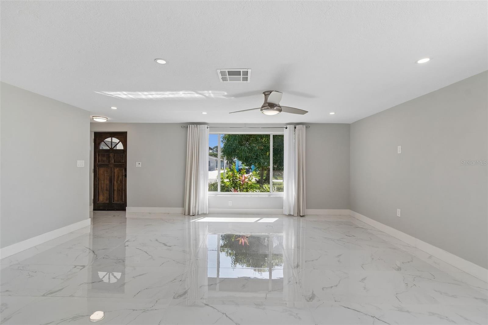 FLOR A MAR - Residential