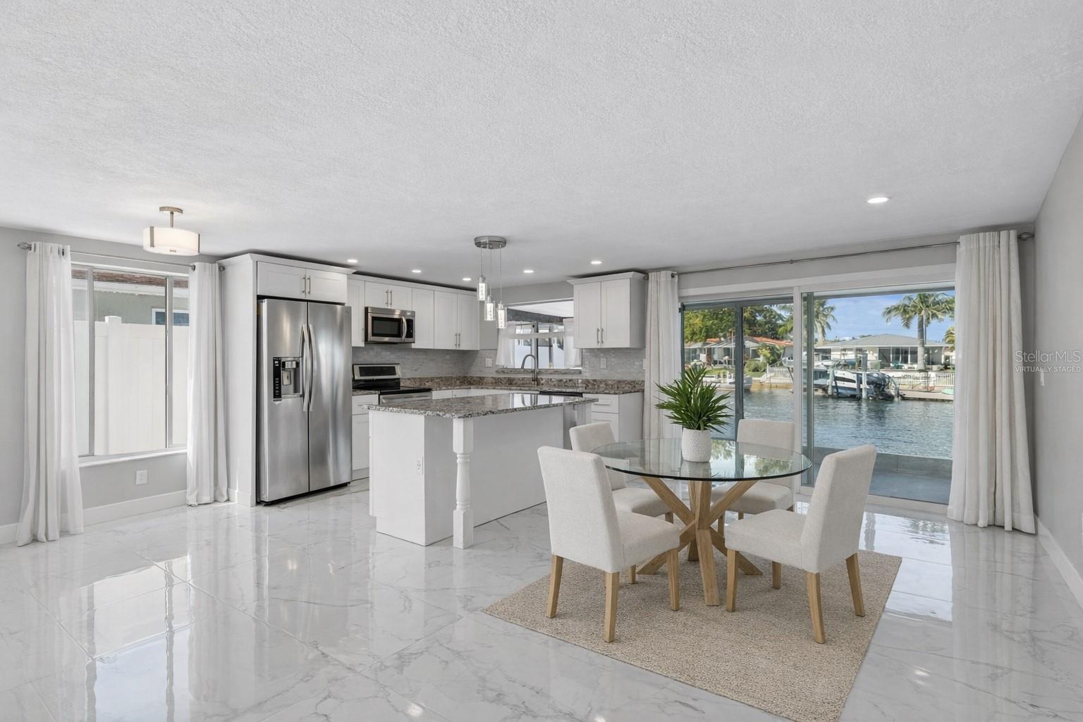 FLOR A MAR - Residential