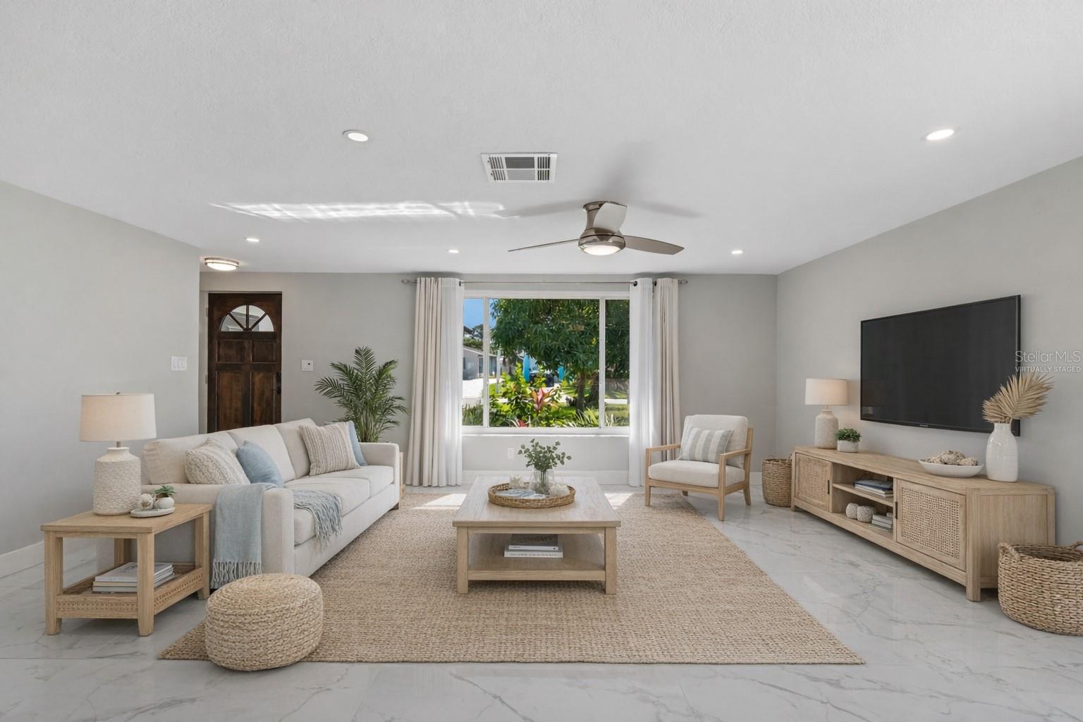 FLOR A MAR - Residential